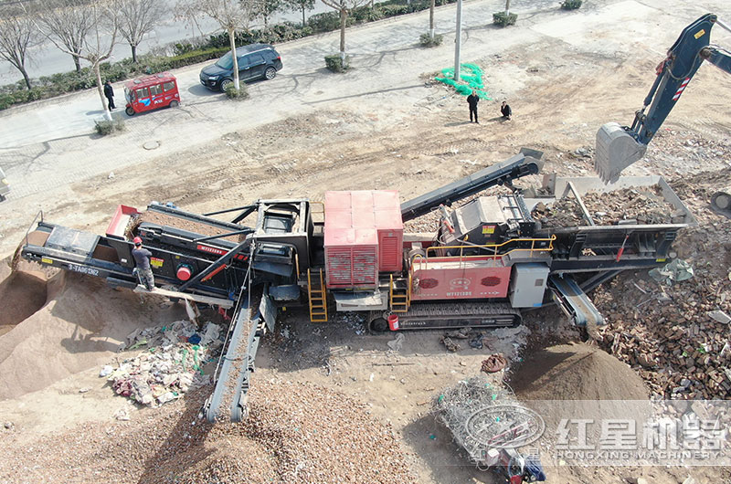 建筑垃圾移動(dòng)破碎現(xiàn)場(chǎng)